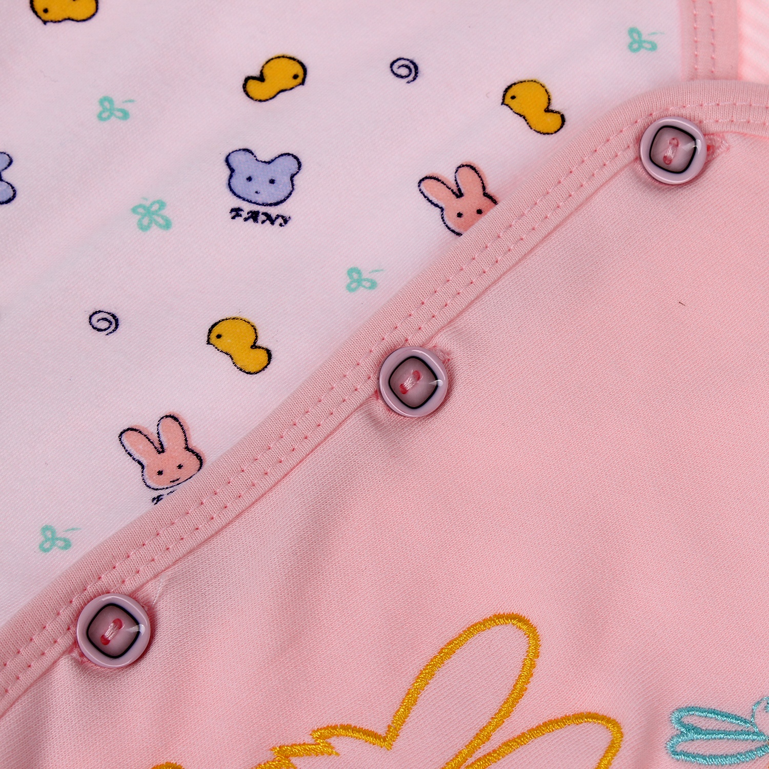 Áo Gile thêu hình thỏ Fany hình 2