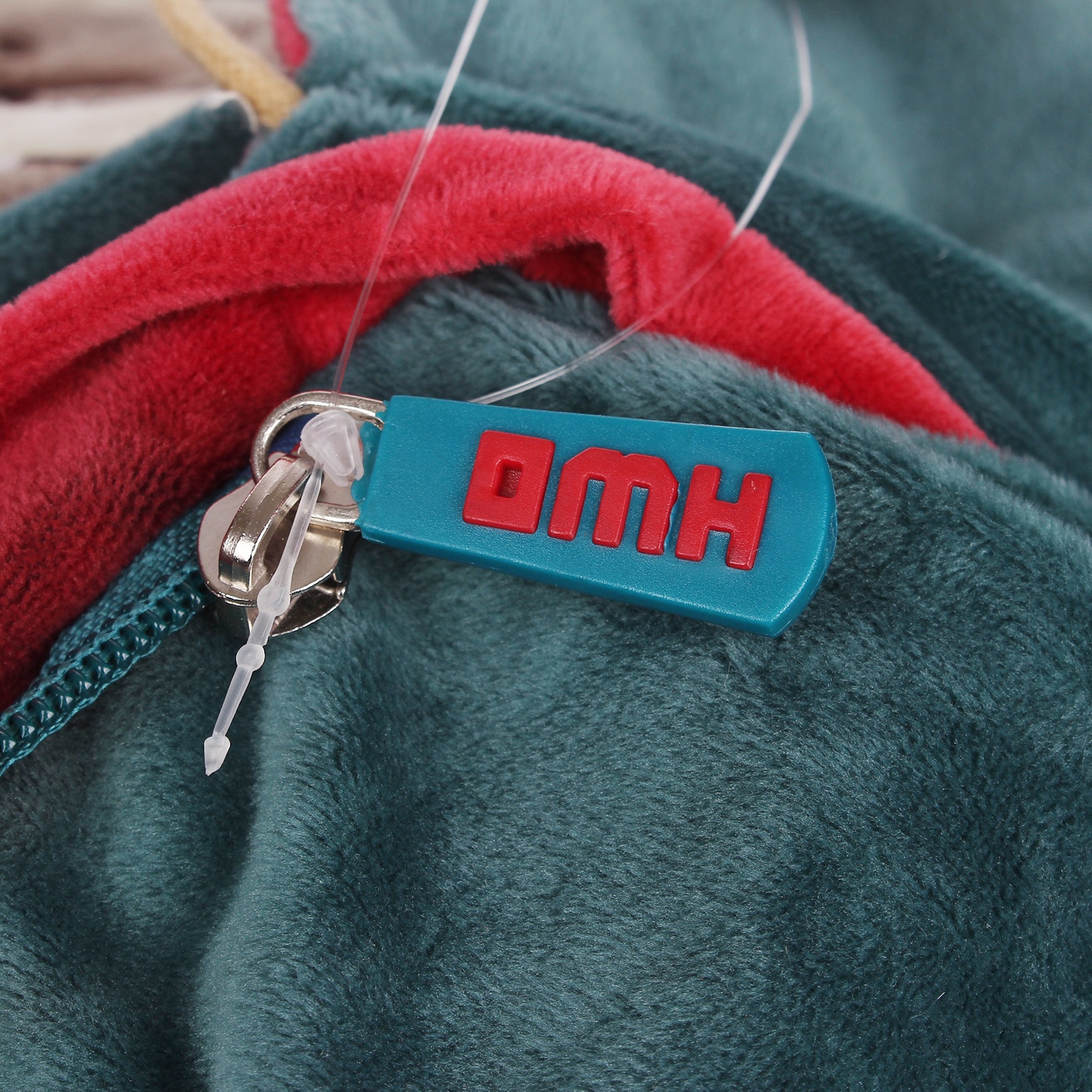 Set gối chăn hình kẹo cho bé hình 4