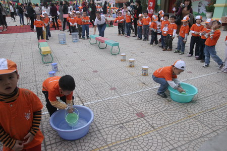 Trò chơi giúp bé thông minh từ 6 tháng đến 1 tuổi