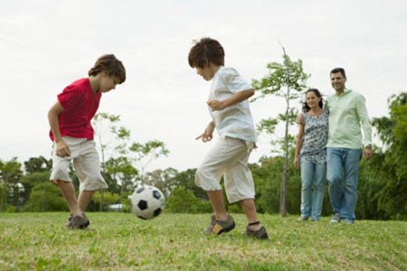 Các lợi ích của hoạt động ngoài trời đối với trẻ nhỏ