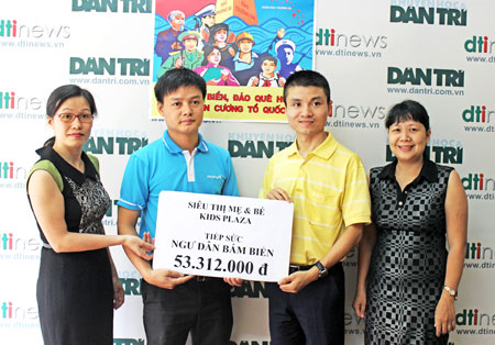 Siêu thị Mẹ và Bé Kids Plaza ủng hộ hơn 53 triệu đồng “Tiếp sức ngư dân bám biển”