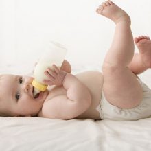 Pha sữa sai cách, con chậm lớn dần