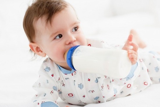 Việc cai sữa trở nên dễ dàng hơn khi bé nhận được sữa từ nguồn khác