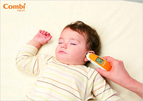 Đo thân nhiệt chính xác và an toàn với nhiệt kế đo tai Combi