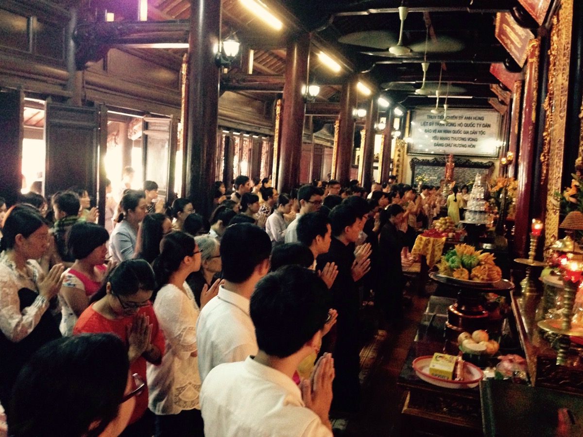 Gần 300 mẹ bầu tham gia lễ cầu an tại chùa Trấn Quốc