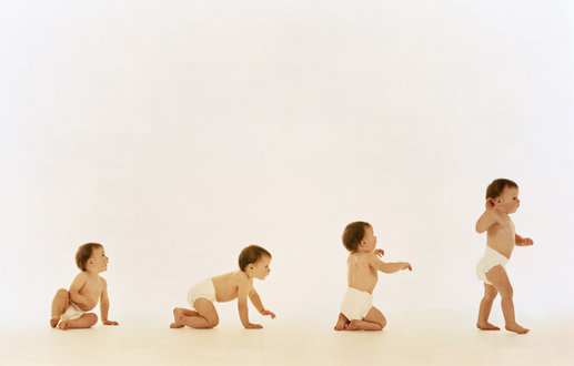 Quá trình phát triển về thể chất và tinh thần của trẻ 0-1 tuổi 4 cột mốc phát triển quan trọng của trẻ sơ sinh đến 1 tuổi