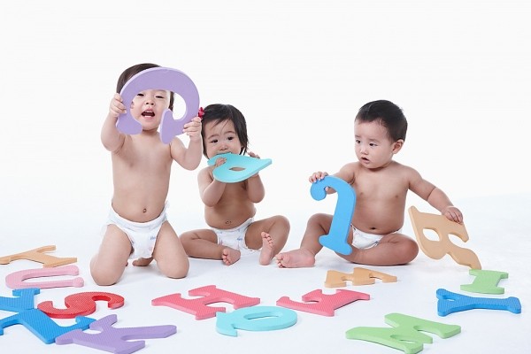 Muốn con nhanh biết nói, hãy tận dụng 8 thói quen hàng ngày sau!