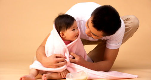 Cách chăm sóc làn da của bé vào mùa đông