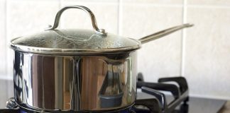 Bình sữa Comotomo có luộc, tiệt trùng đun sôi được không?