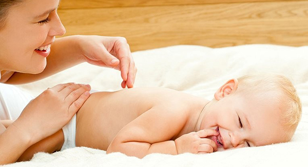 Hướng dẫn dùng dầu Massage chuẩn cho bé