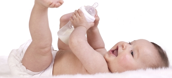 Những điều mẹ cần biết khi cho bé bú bình