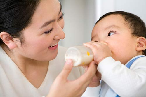 Bình sữa cho bé trên 6 tháng