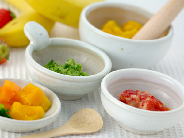 Cho trẻ ăn cháo xay nhuyễn hỗn hợp khiến trẻ chậm lớn