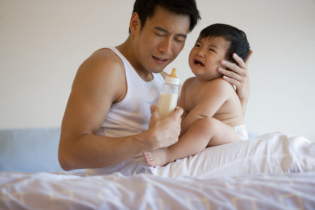 Trẻ em không chịu bú bình sữa nguyên nhân chính là do mẹ bình sữa