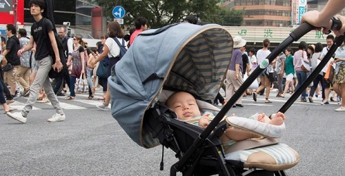 Mẹ cần biết: 5 nguyên tắc sử dụng xe đẩy an toàn cho trẻ sơ sinh