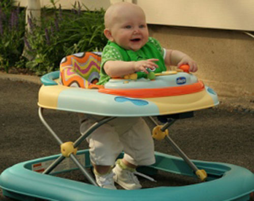 2 mẫu xe tập đi cho trẻ kết hợp làm bập bênh cho bé