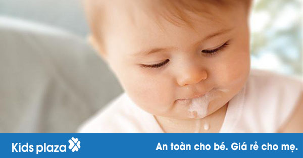Những cách hay mẹ cần phải biết để trẻ bớt nôn trớ
