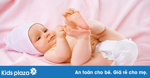 Mách mẹ 7 kinh nghiệm cực hay chăm sóc trẻ sơ sinh khi vào hè