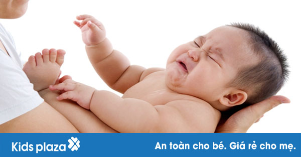 7 điều tuyệt đối không nên làm với trẻ sơ sinh