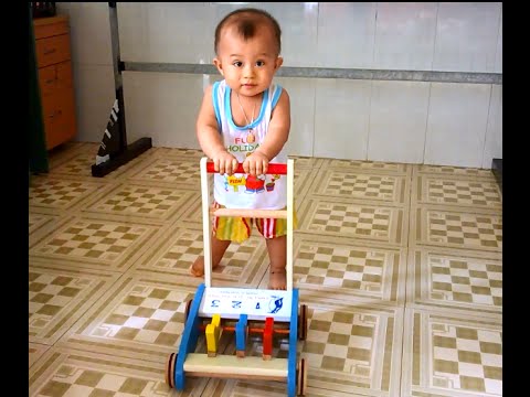 Xe tập đi bằng gỗ an toàn hơn cho bé