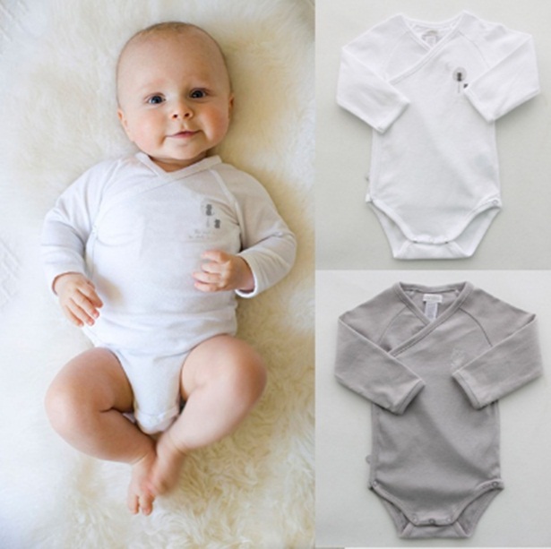 Có nên mặc quần áo bodysuit cho trẻ sơ sinh không ?