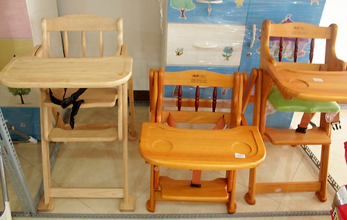 5 tiêu chí để chọn được một chiếc ghế ăn dặm tốt cho bé 5 Tiêu Chí Để Chọn Được Một Chiếc Ghế Ăn Dặm Tốt Cho Bé