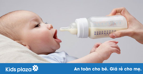 Trẻ bú mẹ bị đi ngoài, chậm tăng cân có phải do mẹ ăn nhiều đồ nóng, thức ăn lạ ?