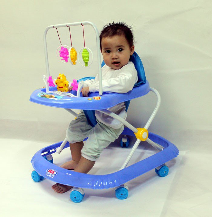 Nên mua xe tập đi tròn của hãng nào thì tốt nhất?