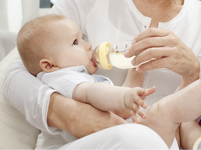 bình sữa Medela có chống sặc không