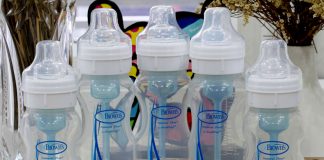 Bình sữa Dr Brown chống sặc của Mỹ và những câu hỏi liên quan