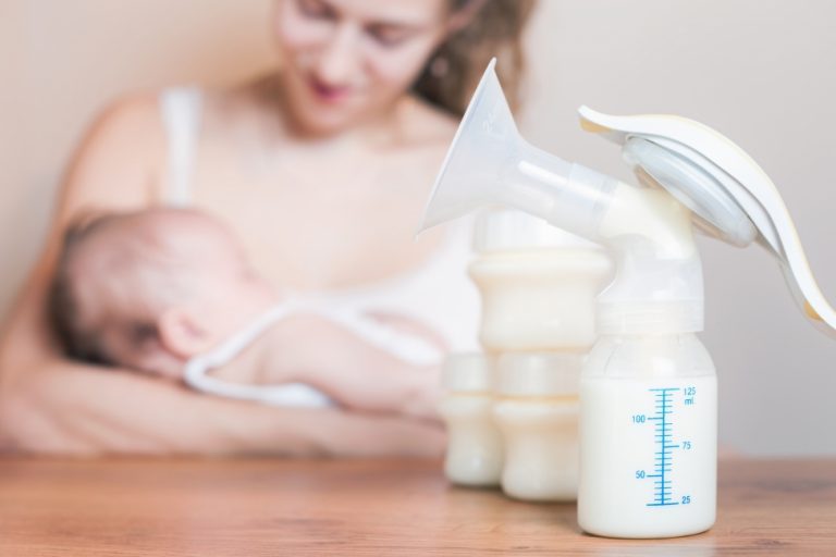 Cách kích sữa mẹ bằng máy hút hiệu quả