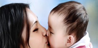 Xin đừng hôn vào môi và mặt trẻ con nếu không muốn truyền bệnh tật nguy hiểm