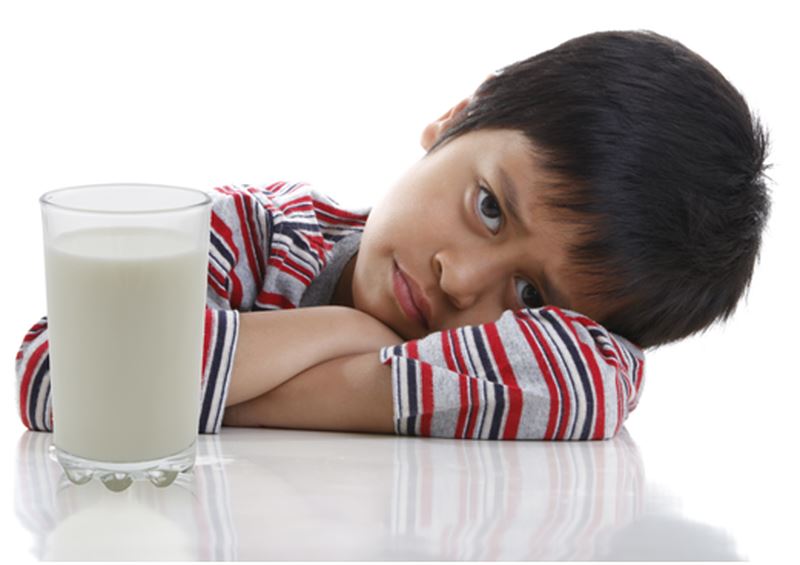 làm gì khi bé không chịu uống sữa công thức