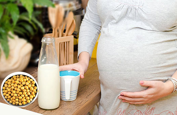 mẹ bầu có nên uống sữa đậu nành không?