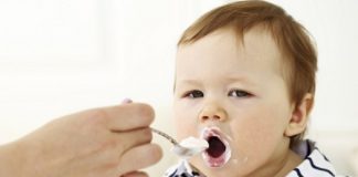 Bé mấy tháng ăn được sữa chua? – Không khó để có câu trả lời! bé mấy tháng tuổi ăn được sữa chua