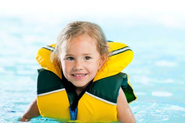 Hướng dẫn lựa chọn và bảo quản áo phao bơi trẻ em tốt nhất