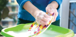 Có nên rửa bình sữa bằng nước rửa chén hay không? co-nen-rua-binh-sua-bang-nuoc-rua-chen-1