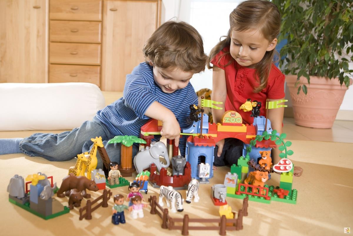 Những món đồ chơi mô hình cho bé hình nhân vật - Tại Kids Plaza