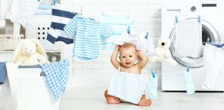 Có nên giặt quần áo sơ sinh bằng máy giặt không giặt quần áo cho trẻ sơ sinh bằng máy giặt