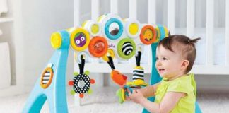 Có nên mua đồ chơi cho trẻ sơ sinh Kệ chữ A cho trẻ em