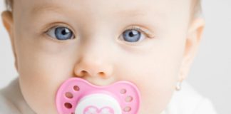 Ty ngậm loại nào tốt nhất cho trẻ sơ sinh Núm ty giả cho bé