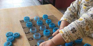 Hướng dẫn tự làm đồ chơi cho trẻ sơ sinh Tự làm bảng chữ cái cho bé