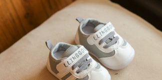 Mẹ nên cho bé mang giày tập đi thời điểm nào là tốt nhất ? Giày tập đi cho bé