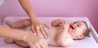 Giúp ba mẹ phân biệt bỉm và tã giấy cho bé Phân biệt bỉm và tã giấy