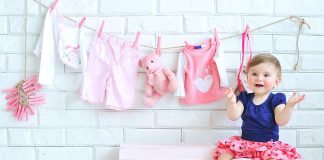 Mẹ có nên giặt đồ sơ sinh cho bé khi mới mua về hay không?