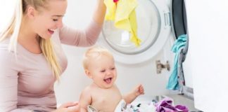 Có nên giặt quần áo cho trẻ sơ sinh bằng bột giặt?