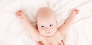 Các loại dầu massage cho trẻ sơ sinh hiệu quả, an toàn nhất năm 2019