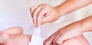 Mẹ nên thay bỉm Bobby mấy tiếng một lần cho bé ?