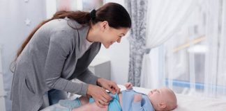 Hướng dẫn thay bỉm và đóng bỉm cho trẻ sơ sinh đúng cách