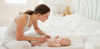 Mách mẹ cách đóng bỉm cho trẻ sơ sinh đúng cách đóng bỉm cho trẻ sơ sinh đúng cách